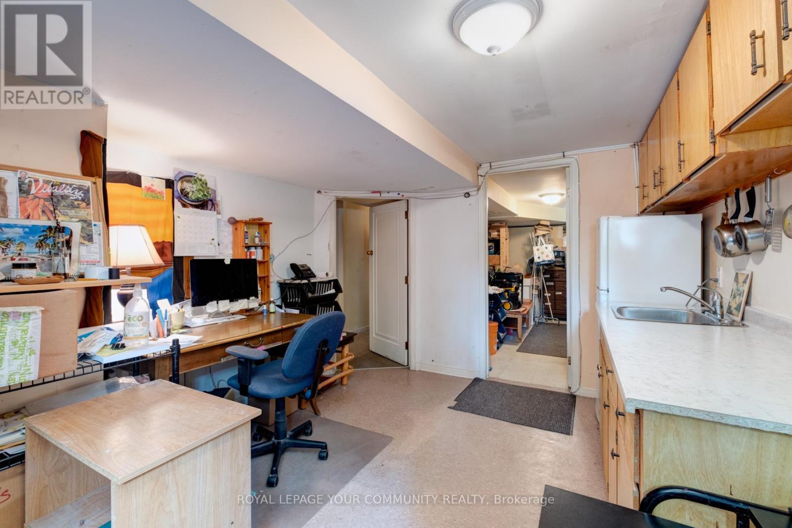 












356 DUPONT STREET

,
Toronto,




Ontario
M5R1V9

