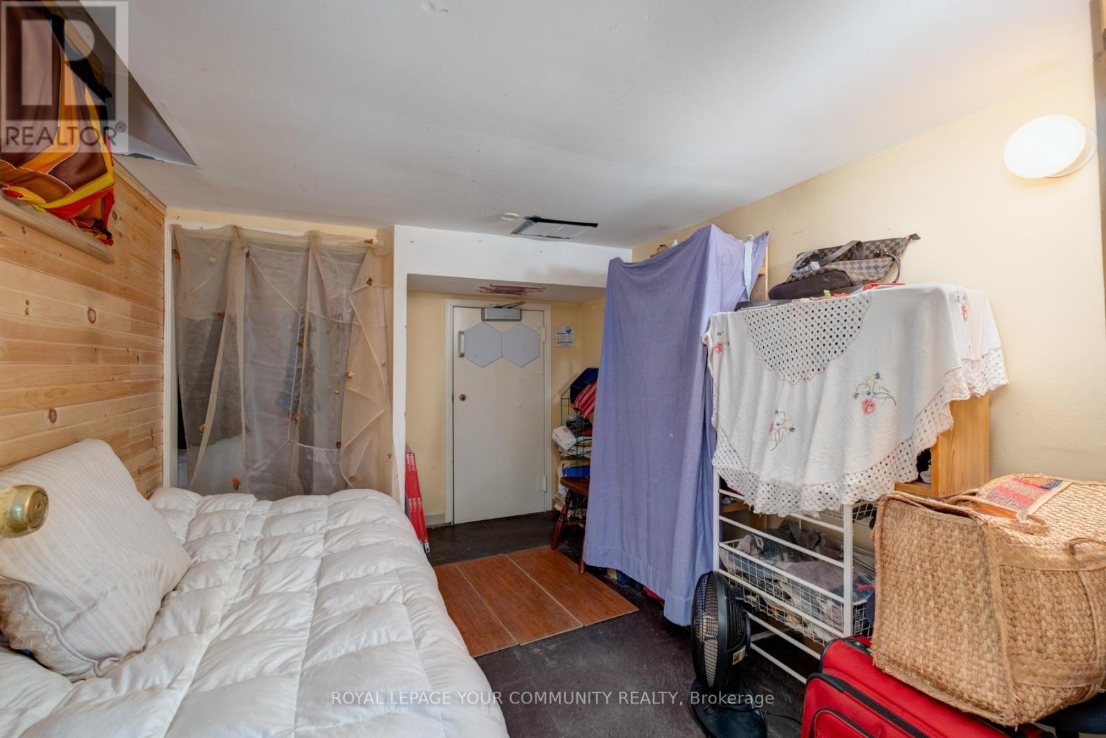 












356 DUPONT STREET

,
Toronto,




Ontario
M5R1V9

