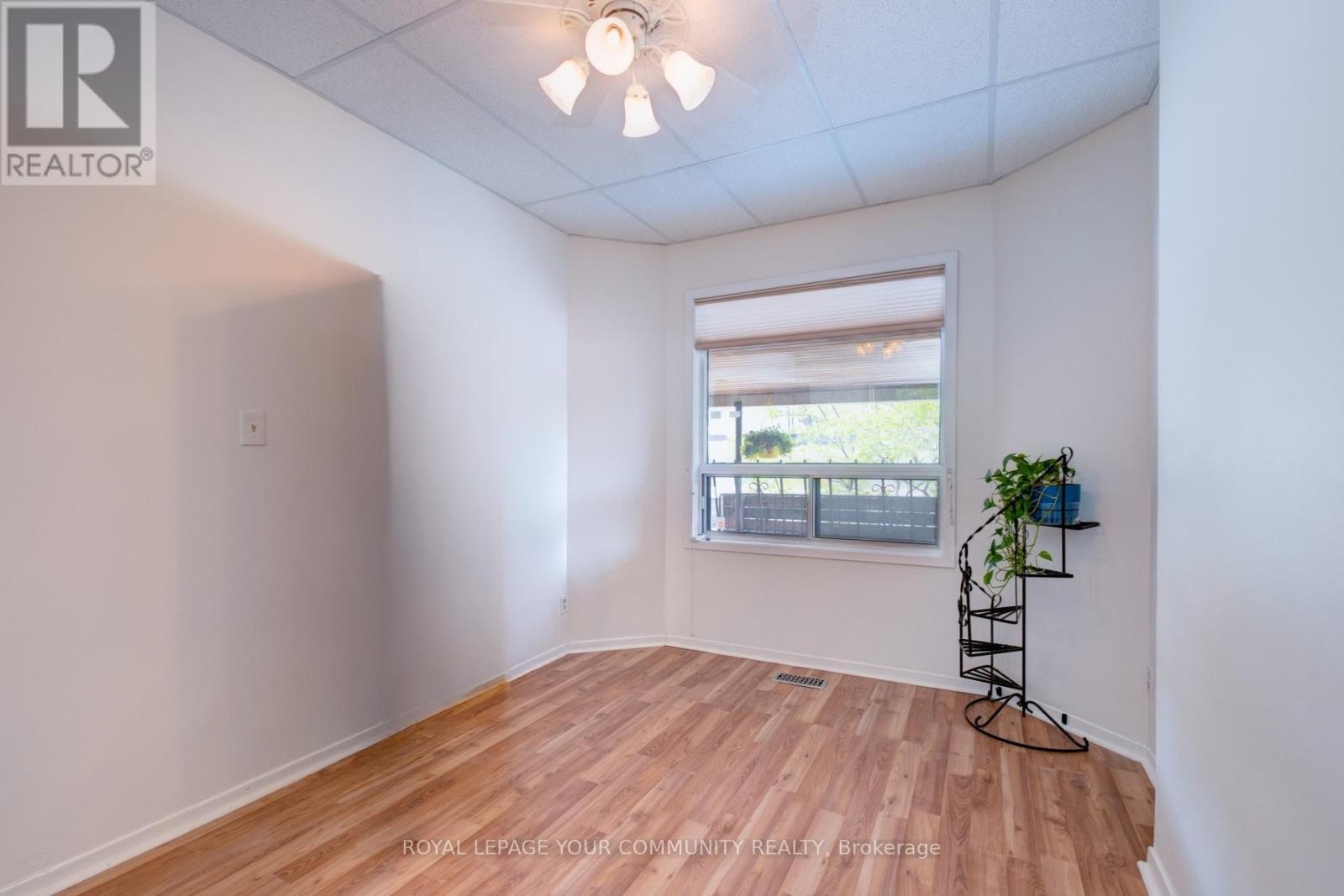 












356 DUPONT STREET

,
Toronto,




Ontario
M5R1V9

