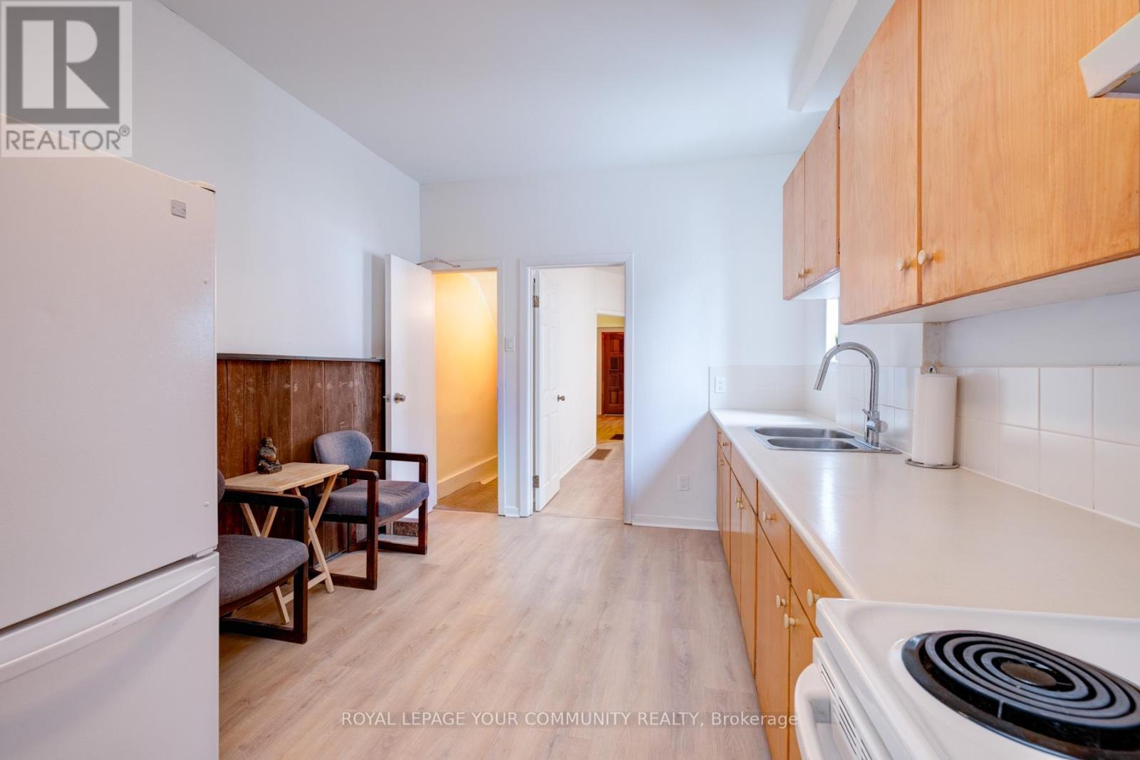 












356 DUPONT STREET

,
Toronto,




Ontario
M5R1V9


