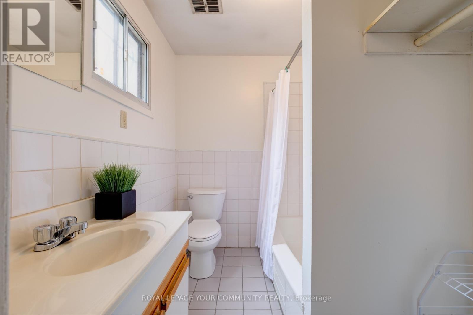 












356 DUPONT STREET

,
Toronto,




Ontario
M5R1V9


