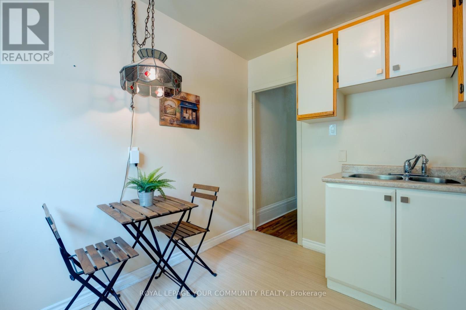 












356 DUPONT STREET

,
Toronto,




Ontario
M5R1V9

