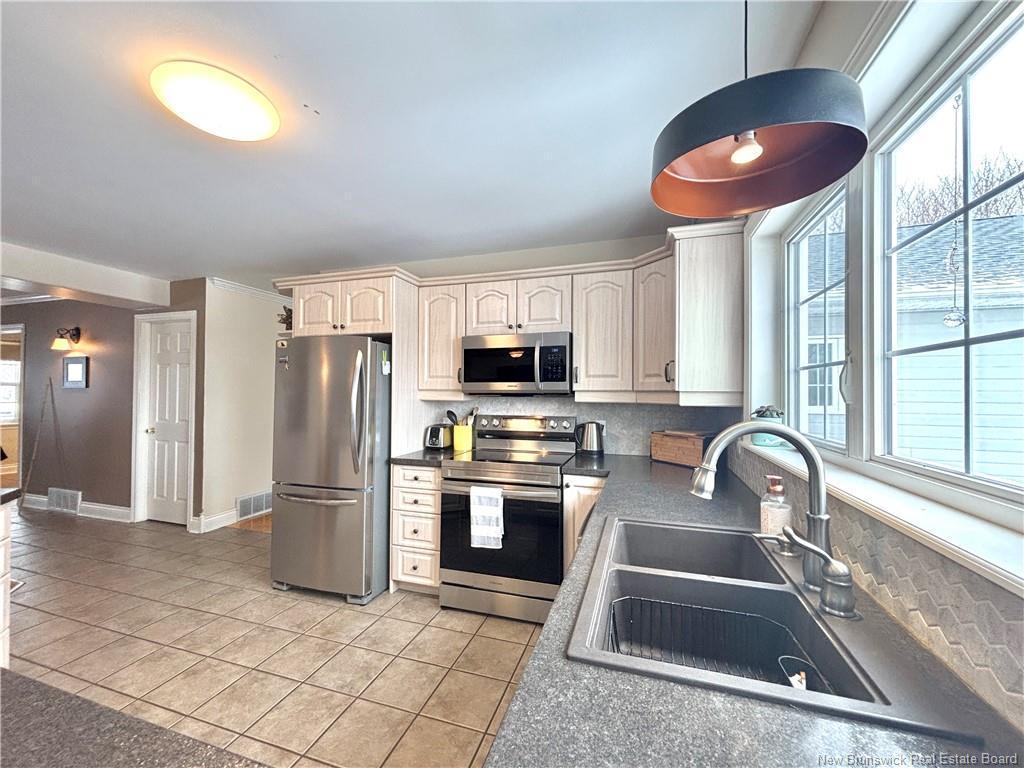 









720


Assumption

,
Bathurst,




NB
E2A 2V7

