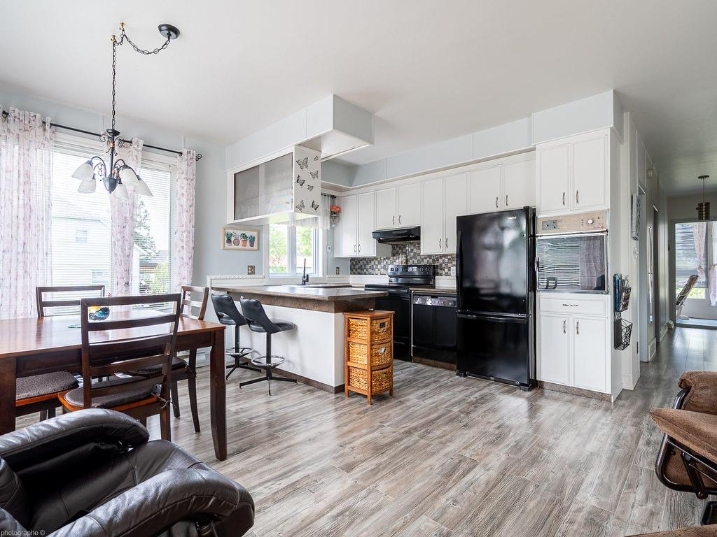 









220


Rue St-Jean

,
Sainte-Thècle,




QC
G0X3G0

