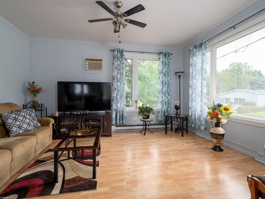 









220


Rue St-Jean

,
Sainte-Thècle,




QC
G0X3G0


