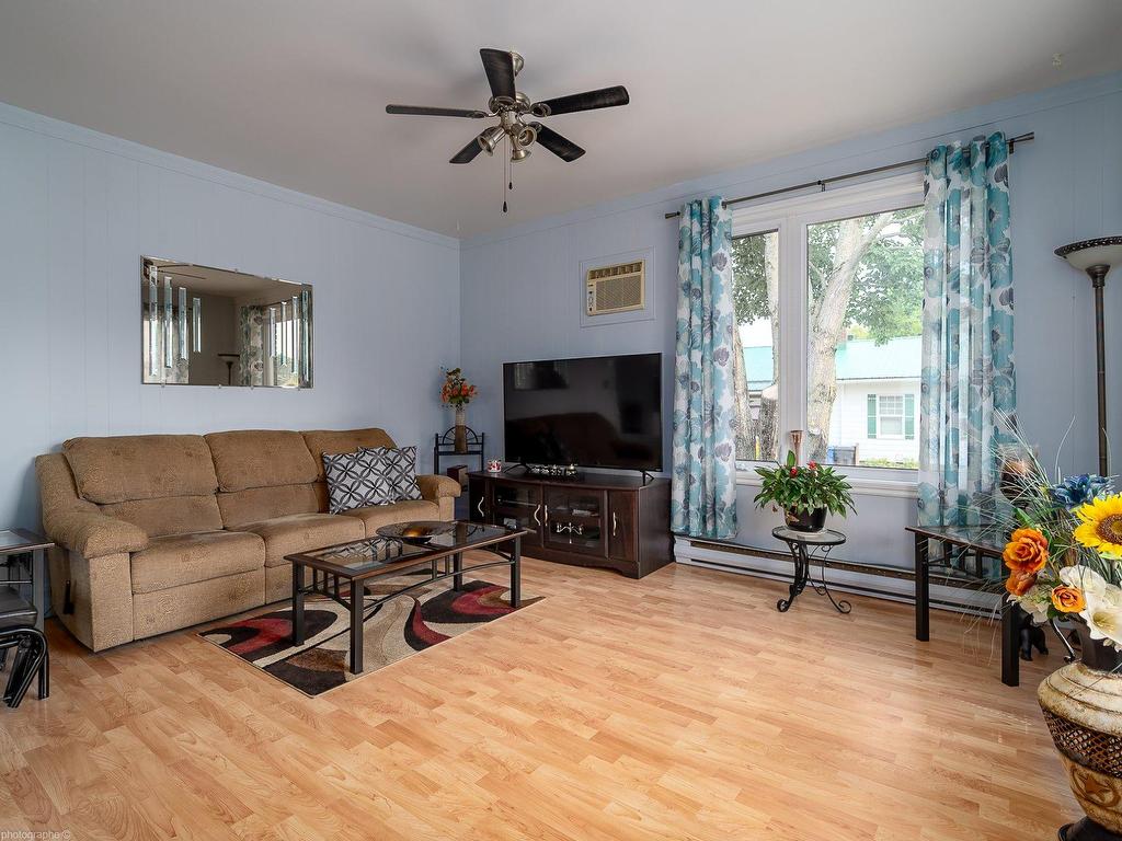 









220


Rue St-Jean

,
Sainte-Thècle,




QC
G0X3G0


