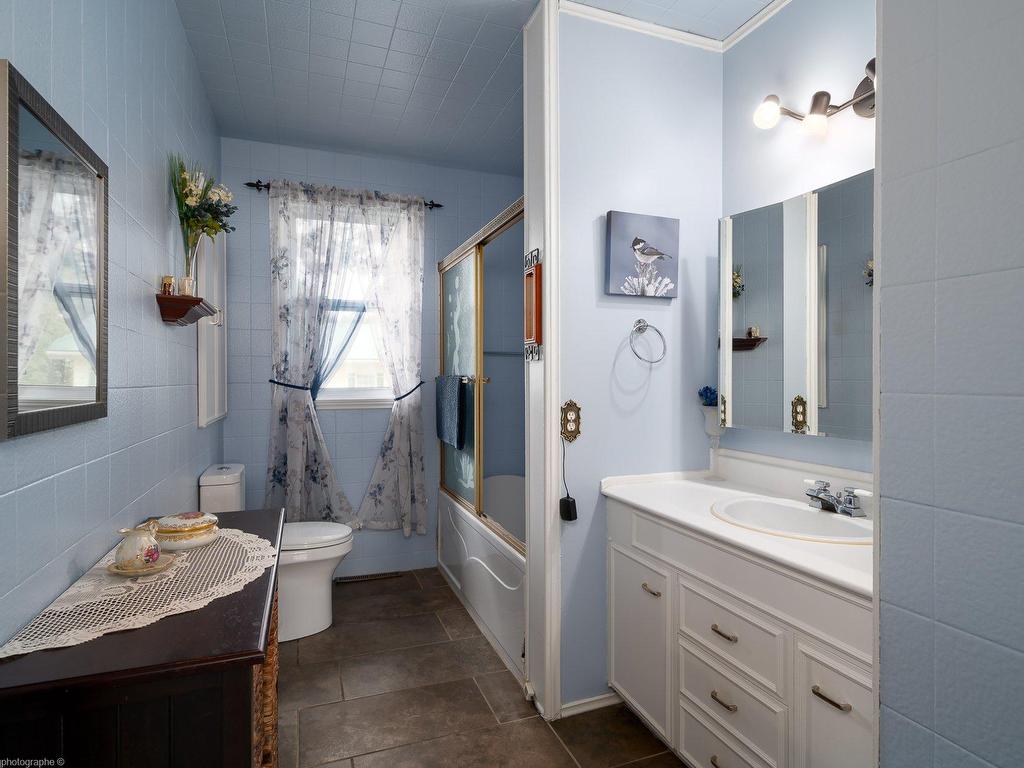 









220


Rue St-Jean

,
Sainte-Thècle,




QC
G0X3G0

