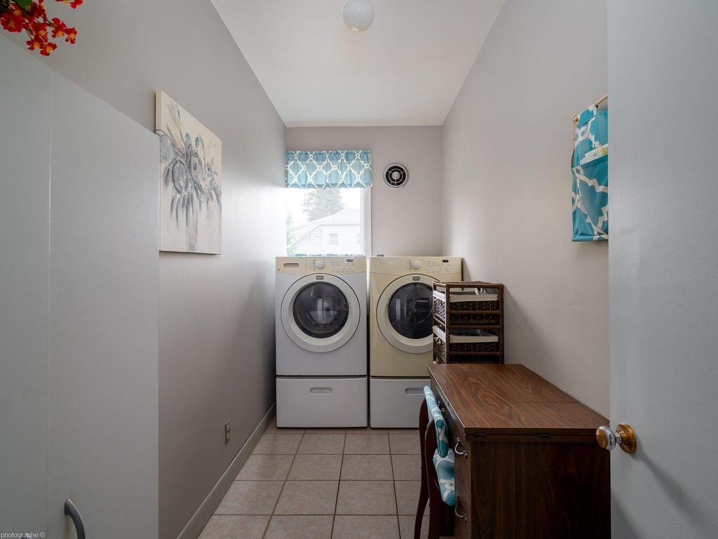 









220


Rue St-Jean

,
Sainte-Thècle,




QC
G0X3G0

