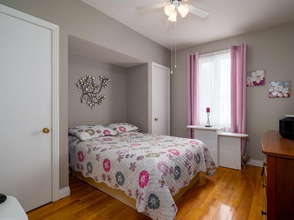 









220


Rue St-Jean

,
Sainte-Thècle,




QC
G0X3G0

