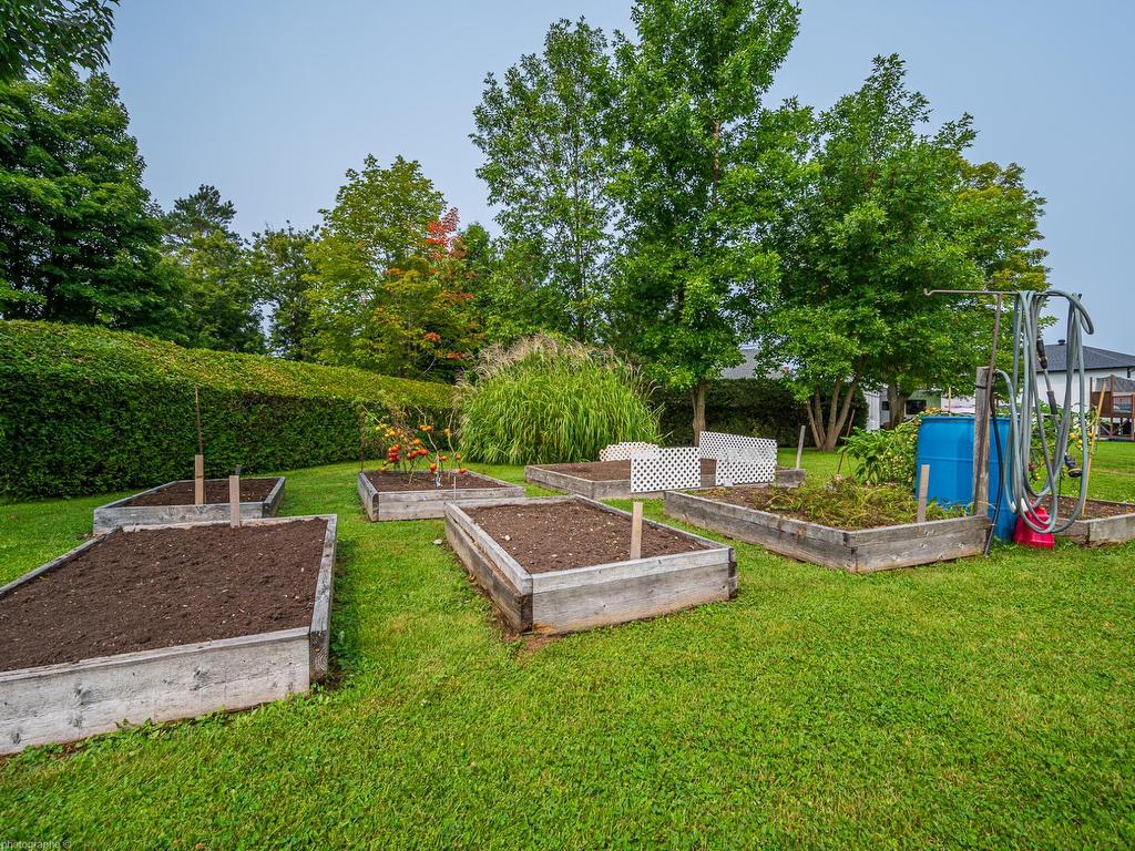 









220


Rue St-Jean

,
Sainte-Thècle,




QC
G0X3G0

