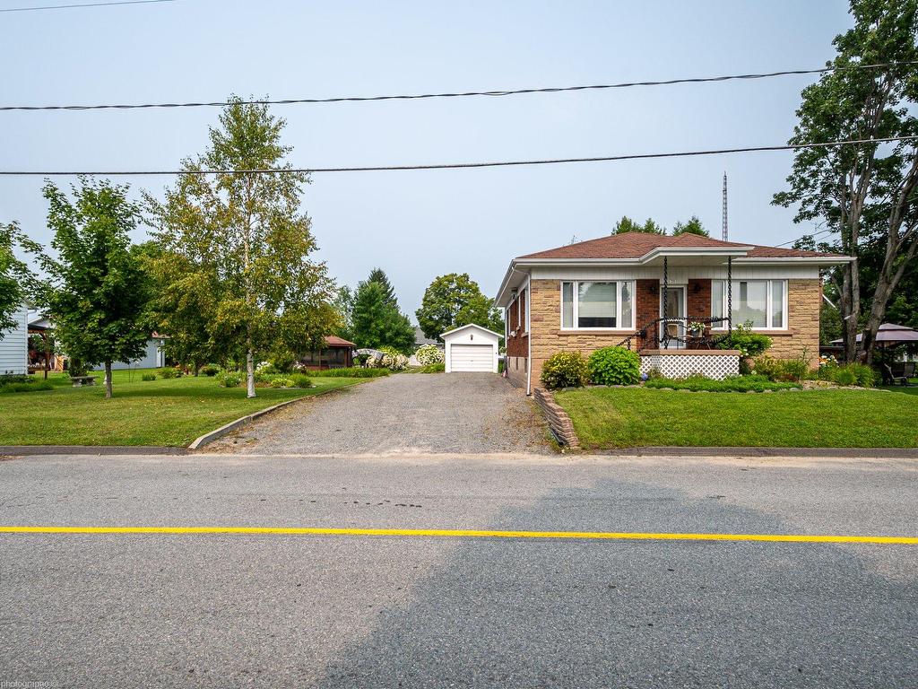 









220


Rue St-Jean

,
Sainte-Thècle,




QC
G0X3G0

