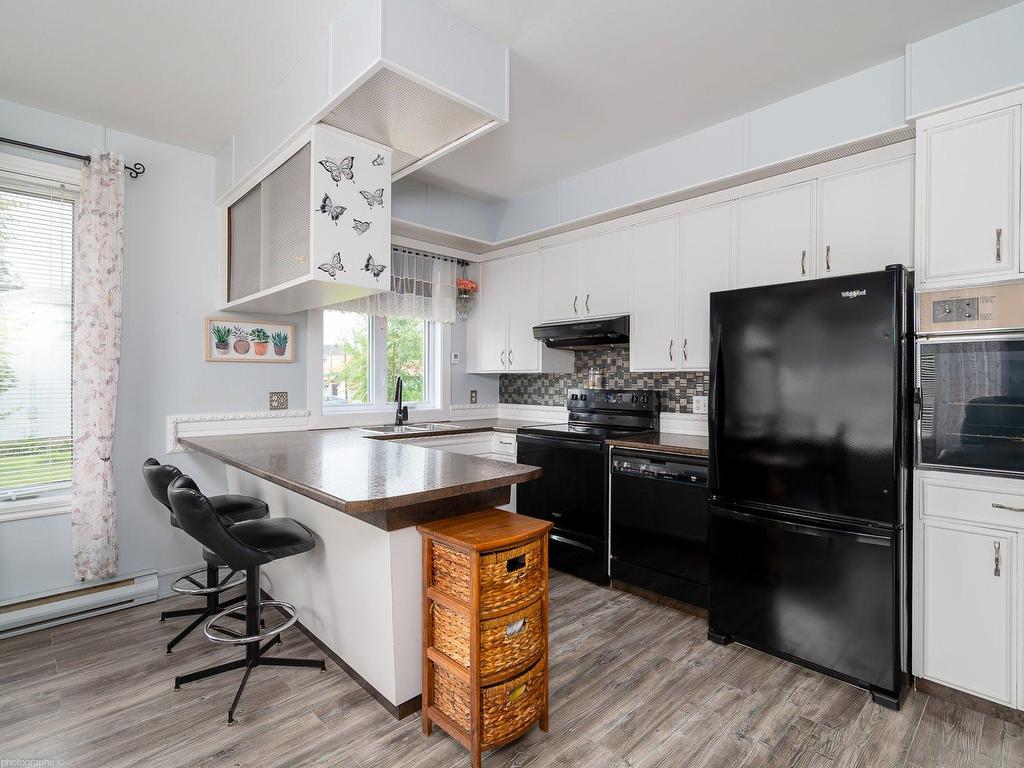 









220


Rue St-Jean

,
Sainte-Thècle,




QC
G0X3G0

