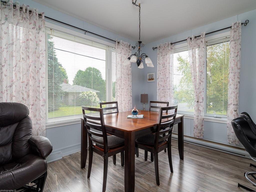 









220


Rue St-Jean

,
Sainte-Thècle,




QC
G0X3G0

