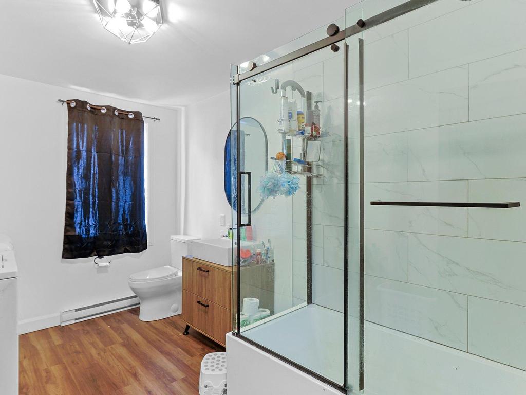 









243


Rue Principale

,
Saint-Urbain-Premier,




QC
J0S1Y0

