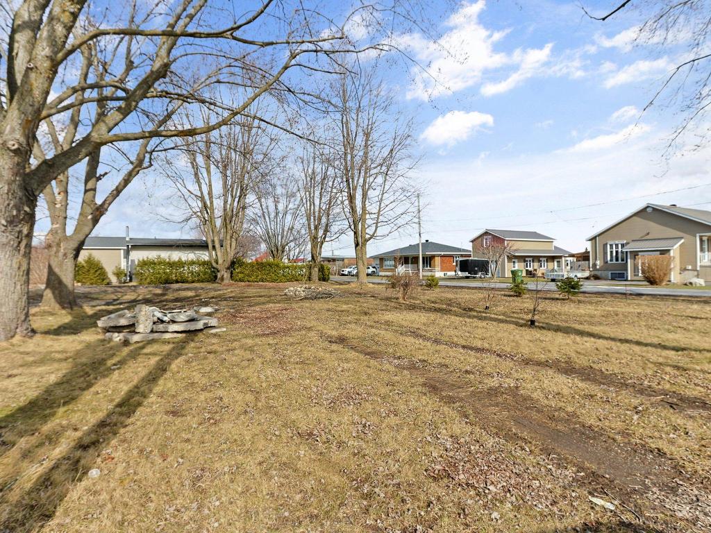 









243


Rue Principale

,
Saint-Urbain-Premier,




QC
J0S1Y0

