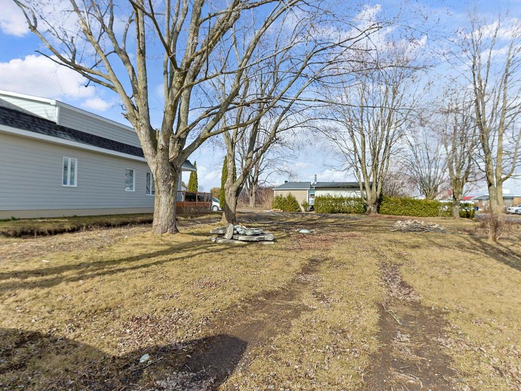









243


Rue Principale

,
Saint-Urbain-Premier,




QC
J0S1Y0

