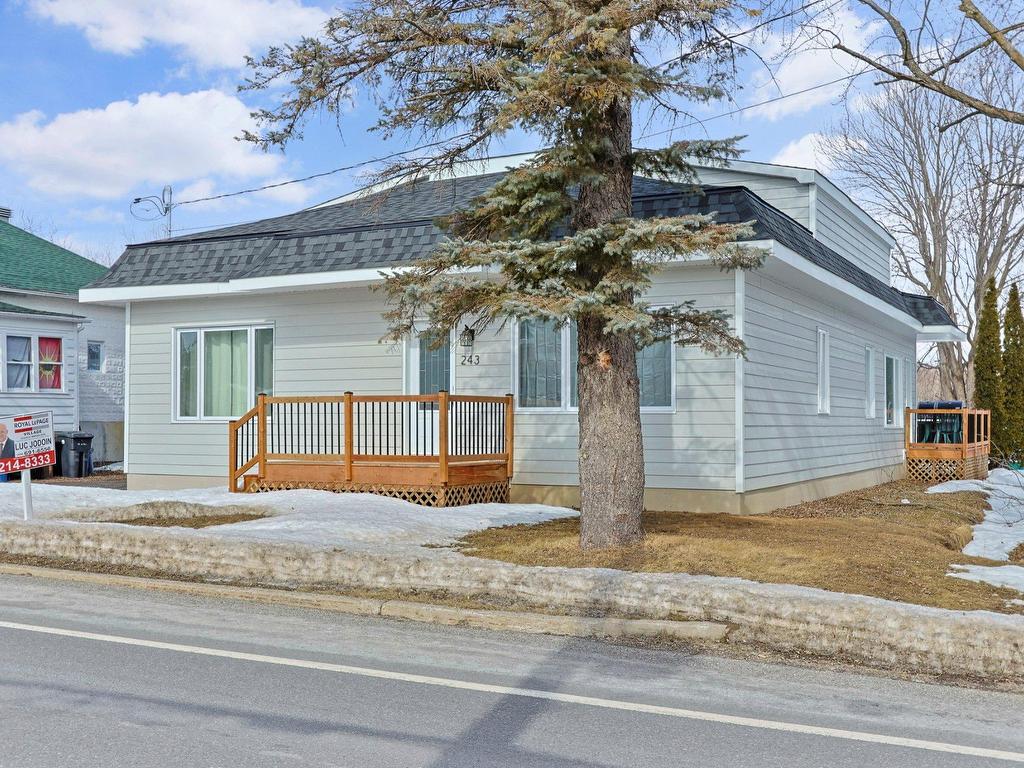 









243


Rue Principale

,
Saint-Urbain-Premier,




QC
J0S1Y0

