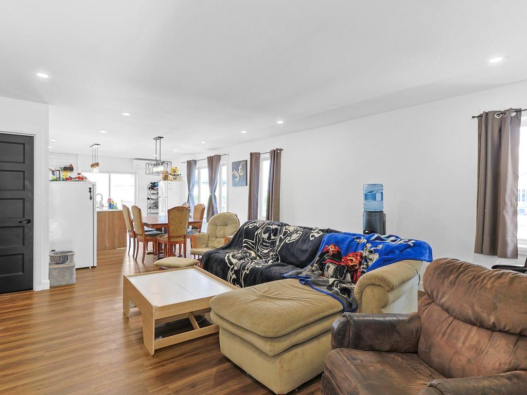 









243


Rue Principale

,
Saint-Urbain-Premier,




QC
J0S1Y0

