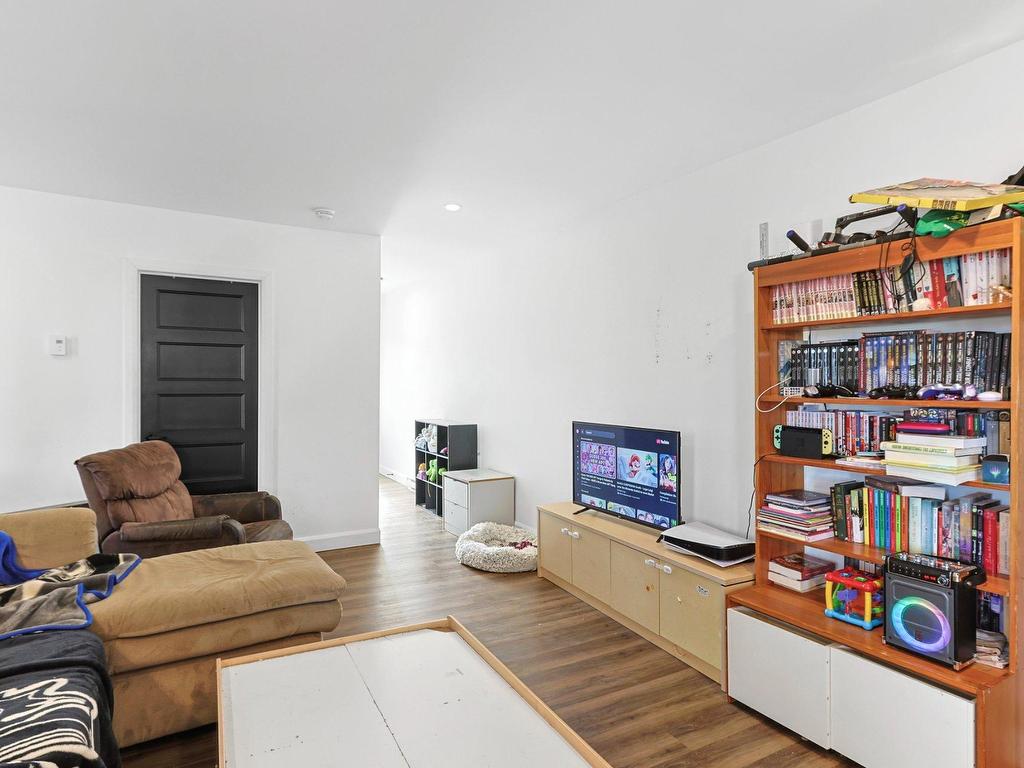 









243


Rue Principale

,
Saint-Urbain-Premier,




QC
J0S1Y0

