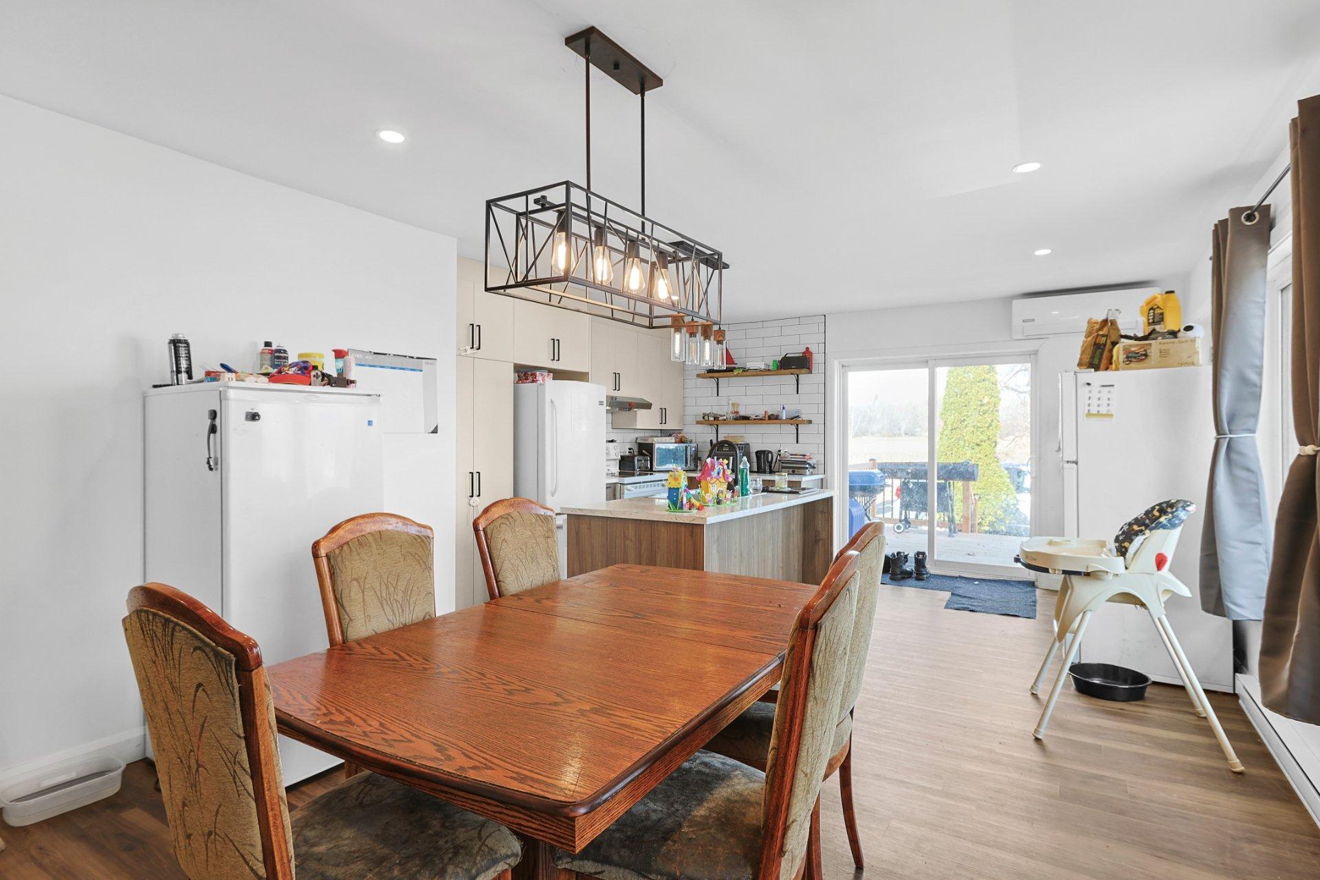 









243


Rue Principale

,
Saint-Urbain-Premier,




QC
J0S1Y0

