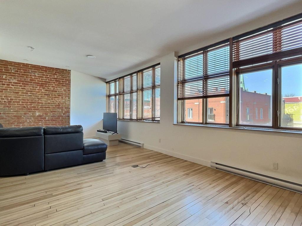 









325


Rue des Forges

, 4,
Trois-Rivières,




QC
G9A2G9

