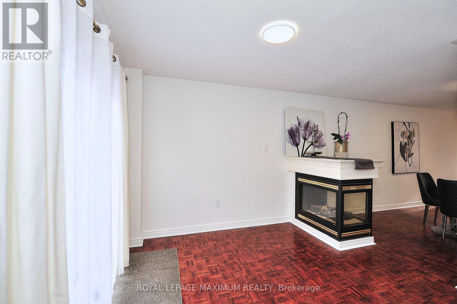 












141 PANORAMA CRESCENT

,
Vaughan,




Ontario
L4H1J9

