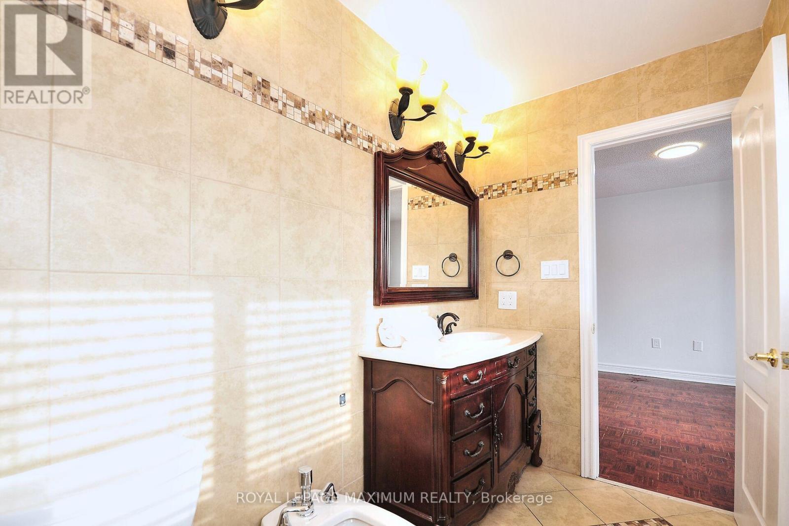












141 PANORAMA CRESCENT

,
Vaughan,




Ontario
L4H1J9

