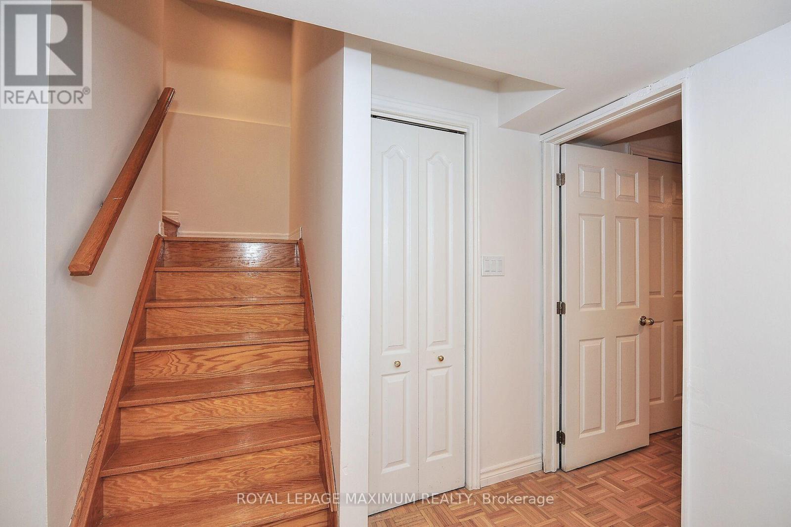 












141 PANORAMA CRESCENT

,
Vaughan,




Ontario
L4H1J9

