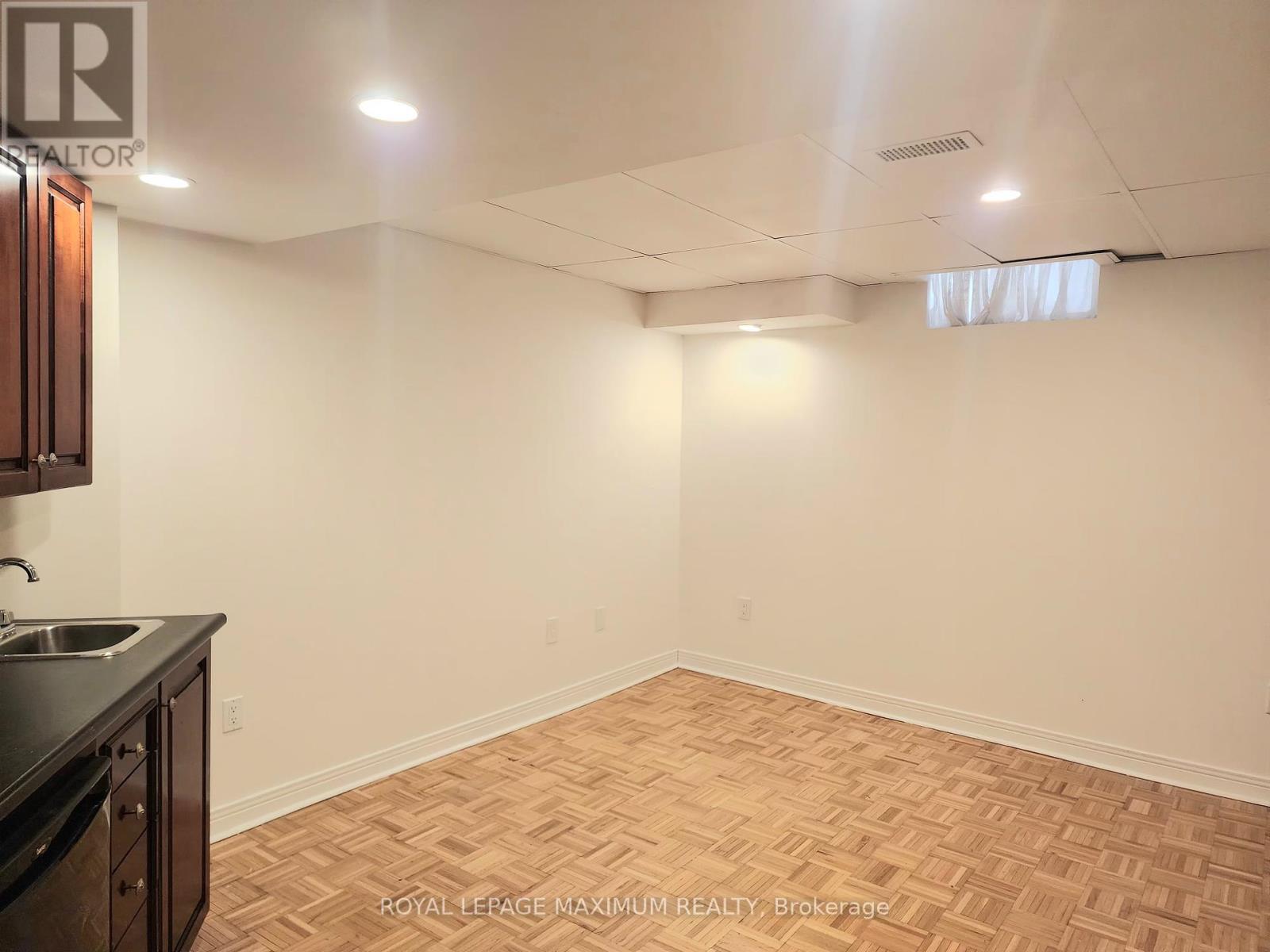 












141 PANORAMA CRESCENT

,
Vaughan,




Ontario
L4H1J9

