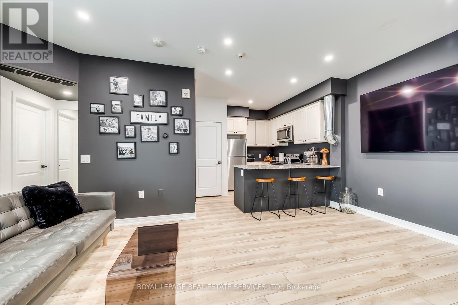 












302 - 2393 BRONTE ROAD

,
Oakville,




Ontario
L6M1P5


