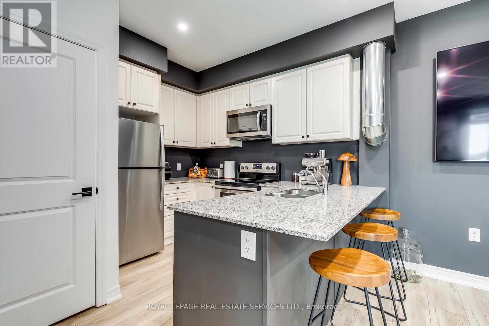 












302 - 2393 BRONTE ROAD

,
Oakville,




Ontario
L6M1P5

