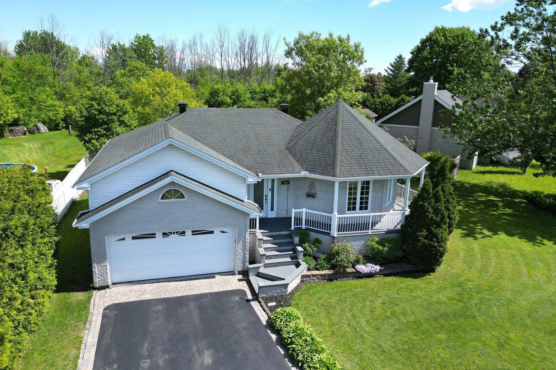 









290


Rue Baillargeon

,
Saint-Jean-sur-Richelieu,




QC
J2W2E7

