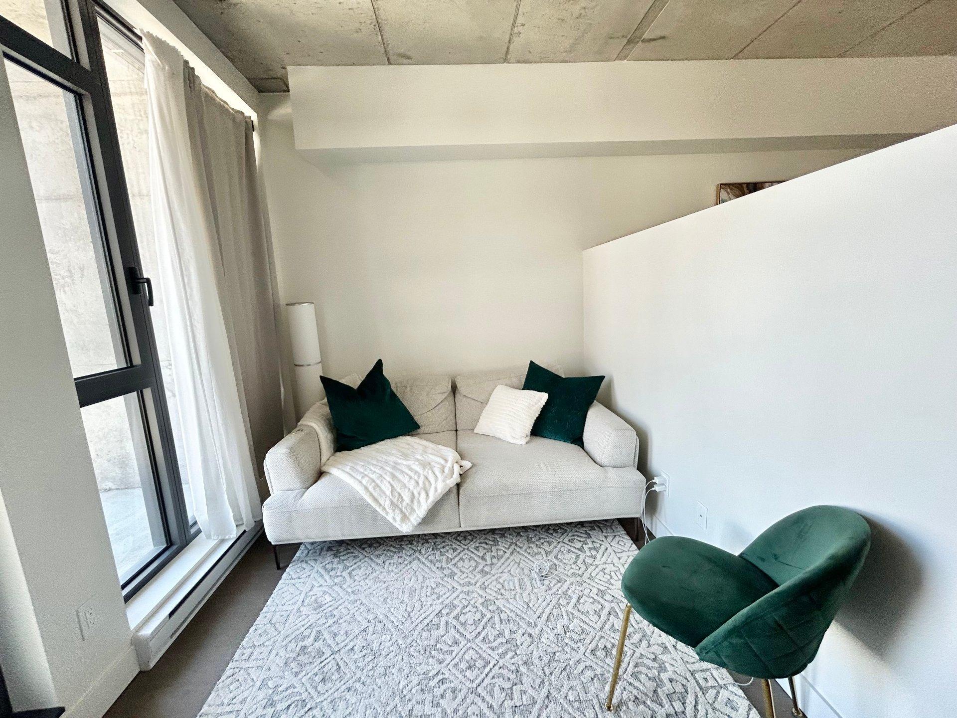 









200


Boul. Marcel-Laurin

, 612,
Montréal (Saint-Laurent),




QC
H4M2L4

