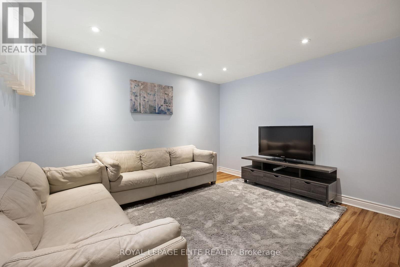 












6 LACHINE COURT

,
Toronto,




Ontario
M9C4A5

