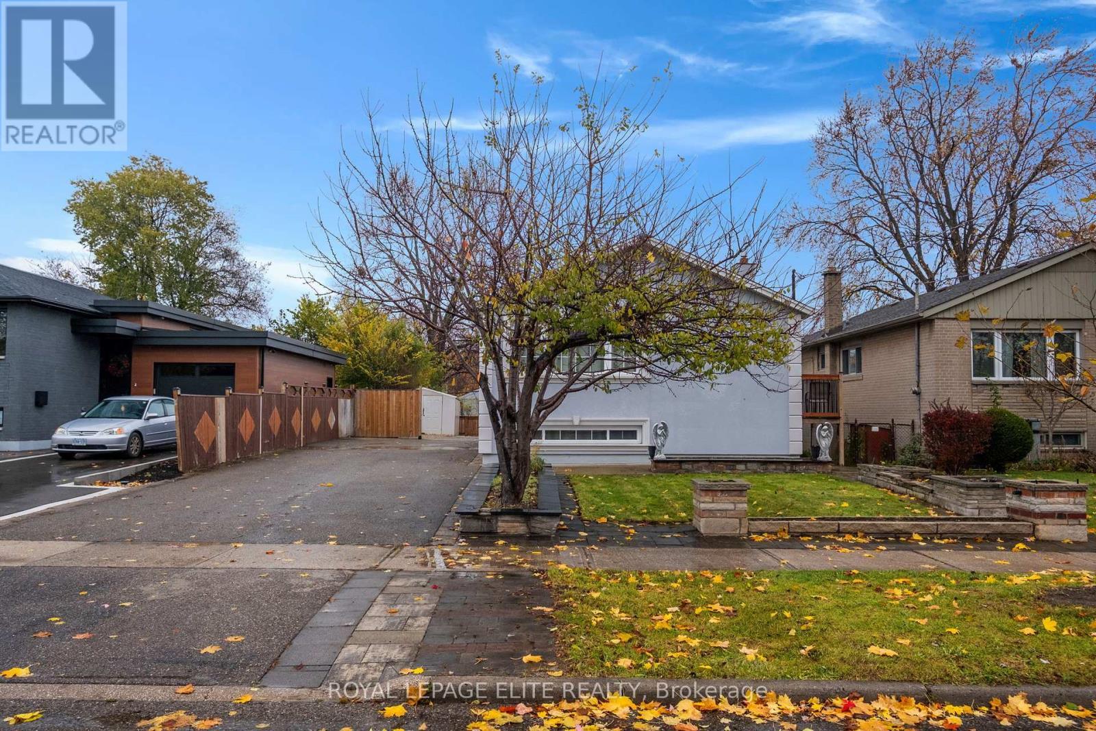 












6 LACHINE COURT

,
Toronto,




Ontario
M9C4A5


