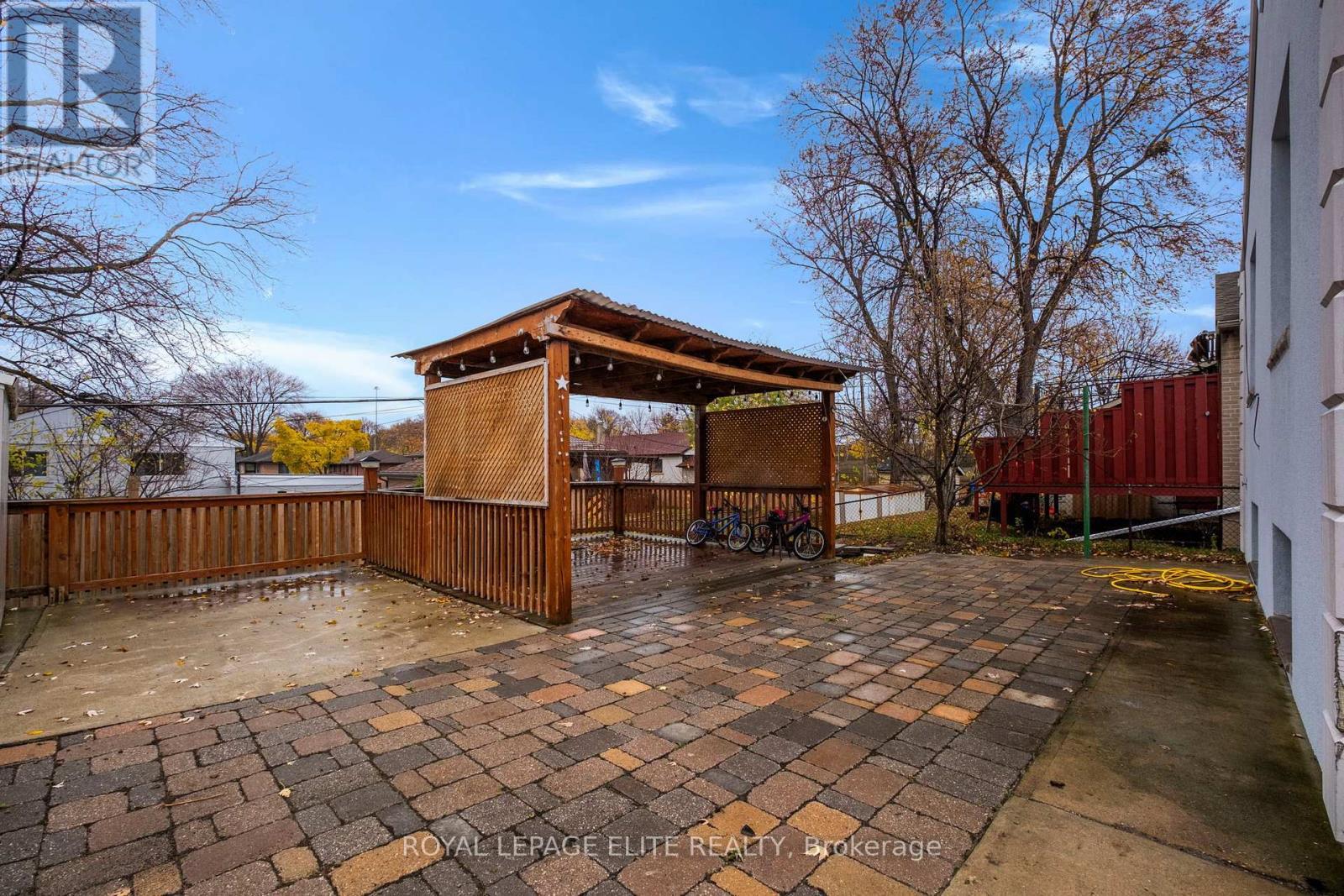 












6 LACHINE COURT

,
Toronto,




Ontario
M9C4A5

