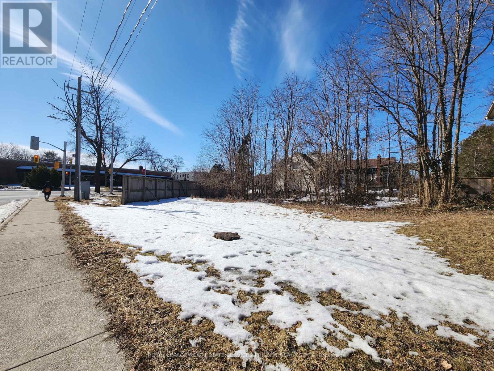 












685 BRANT STREET

,
Burlington,







Ontario
L7R2H4

