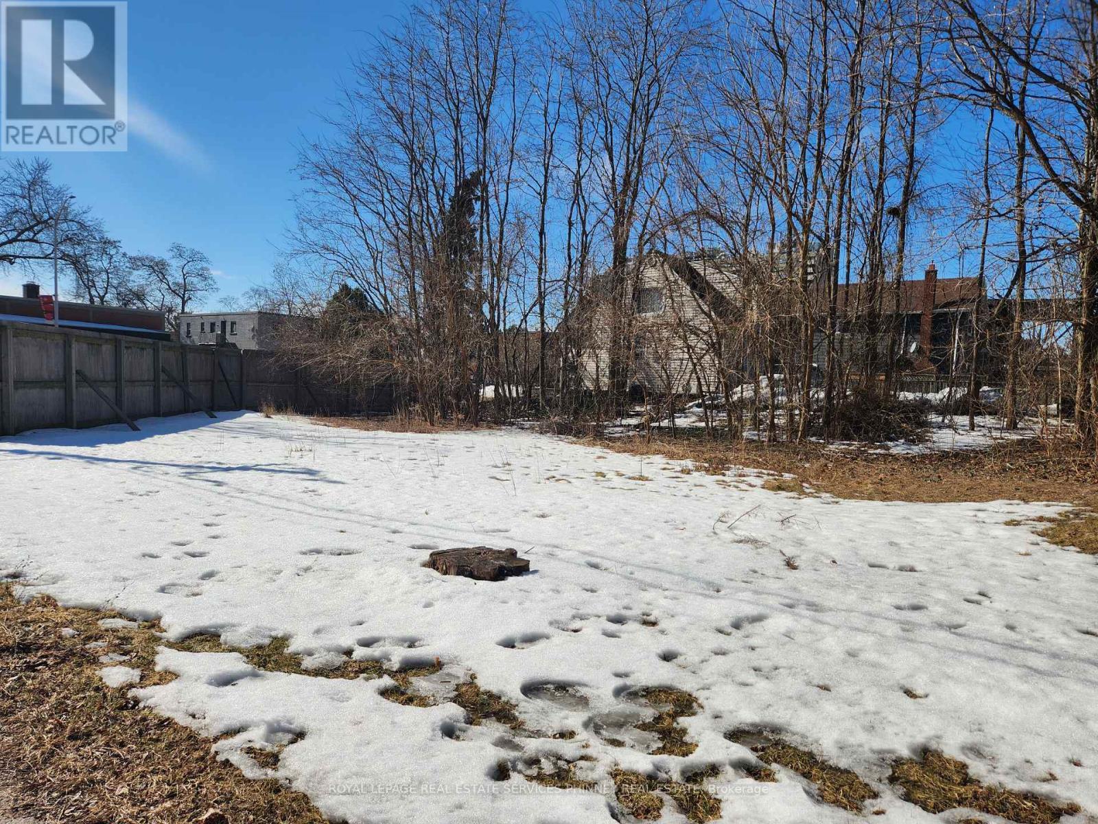 












685 BRANT STREET

,
Burlington,







Ontario
L7R2H4

