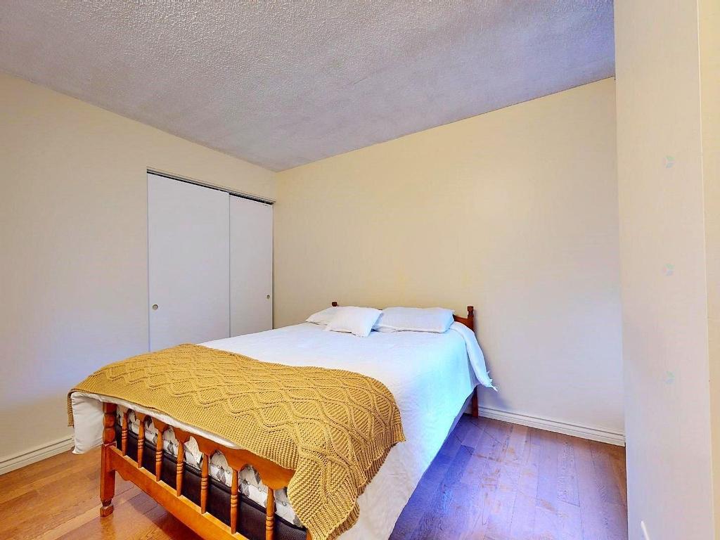 









98


Rue Charlotte

, 551,
Montréal (Ville-Marie),




QC
H2X3V2

