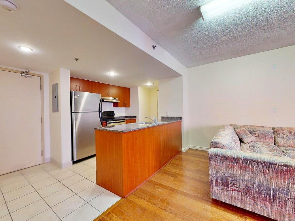 









98


Rue Charlotte

, 551,
Montréal (Ville-Marie),




QC
H2X3V2

