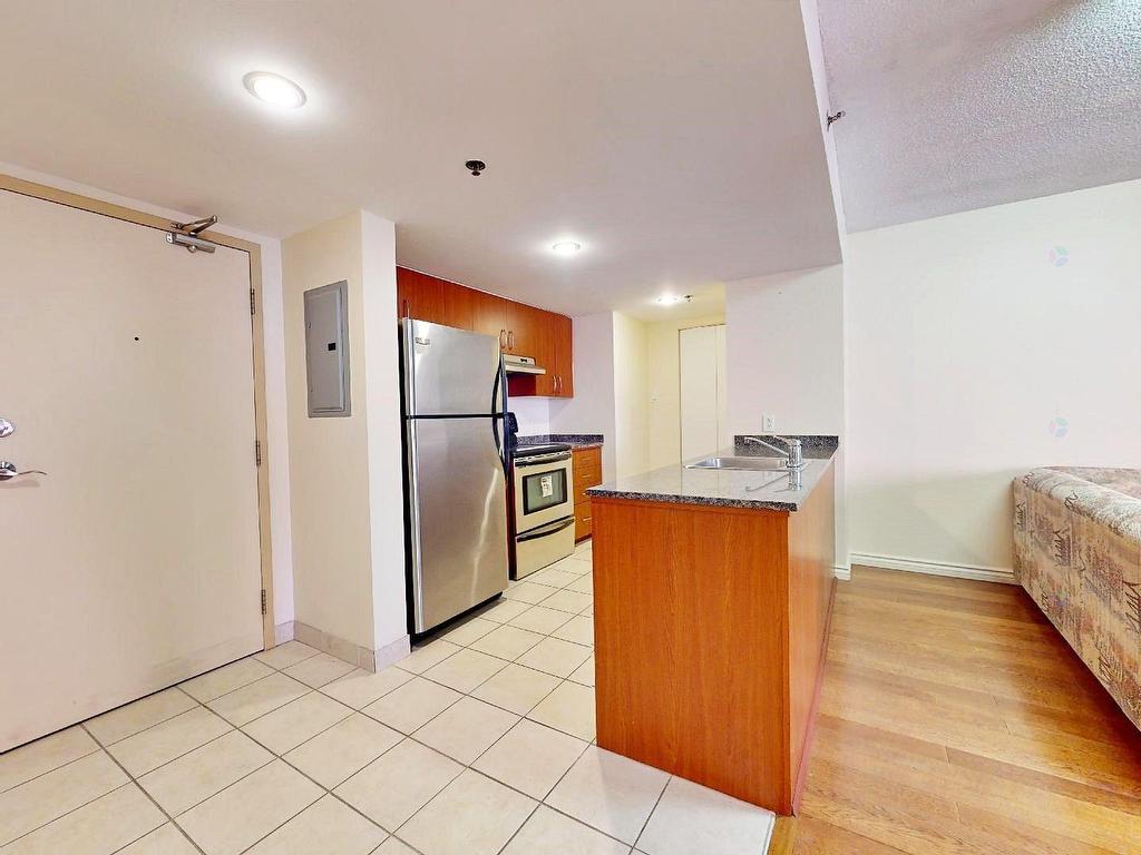 









98


Rue Charlotte

, 551,
Montréal (Ville-Marie),




QC
H2X3V2

