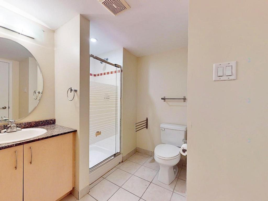 









98


Rue Charlotte

, 551,
Montréal (Ville-Marie),




QC
H2X3V2


