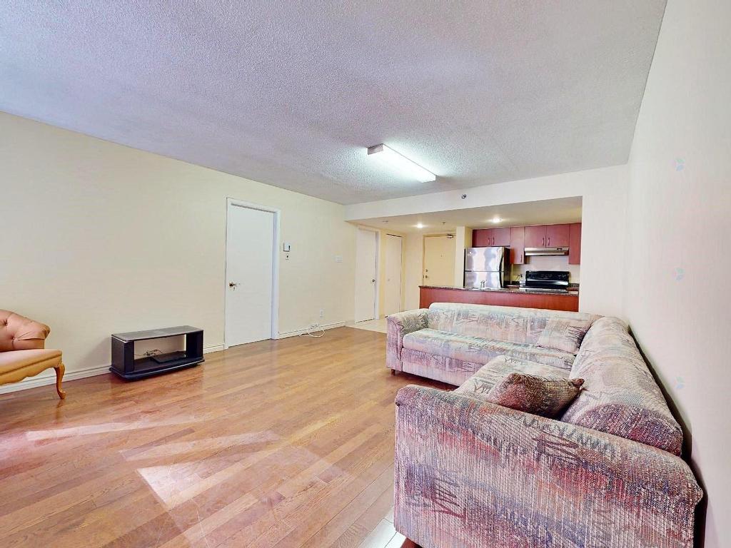









98


Rue Charlotte

, 551,
Montréal (Ville-Marie),




QC
H2X3V2

