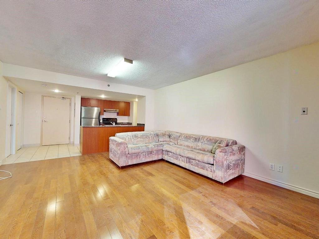 









98


Rue Charlotte

, 551,
Montréal (Ville-Marie),




QC
H2X3V2

