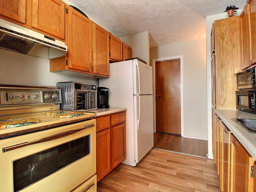 









880


Rue de Nemours

, 27,
Québec (Charlesbourg),




QC
G1H7B3

