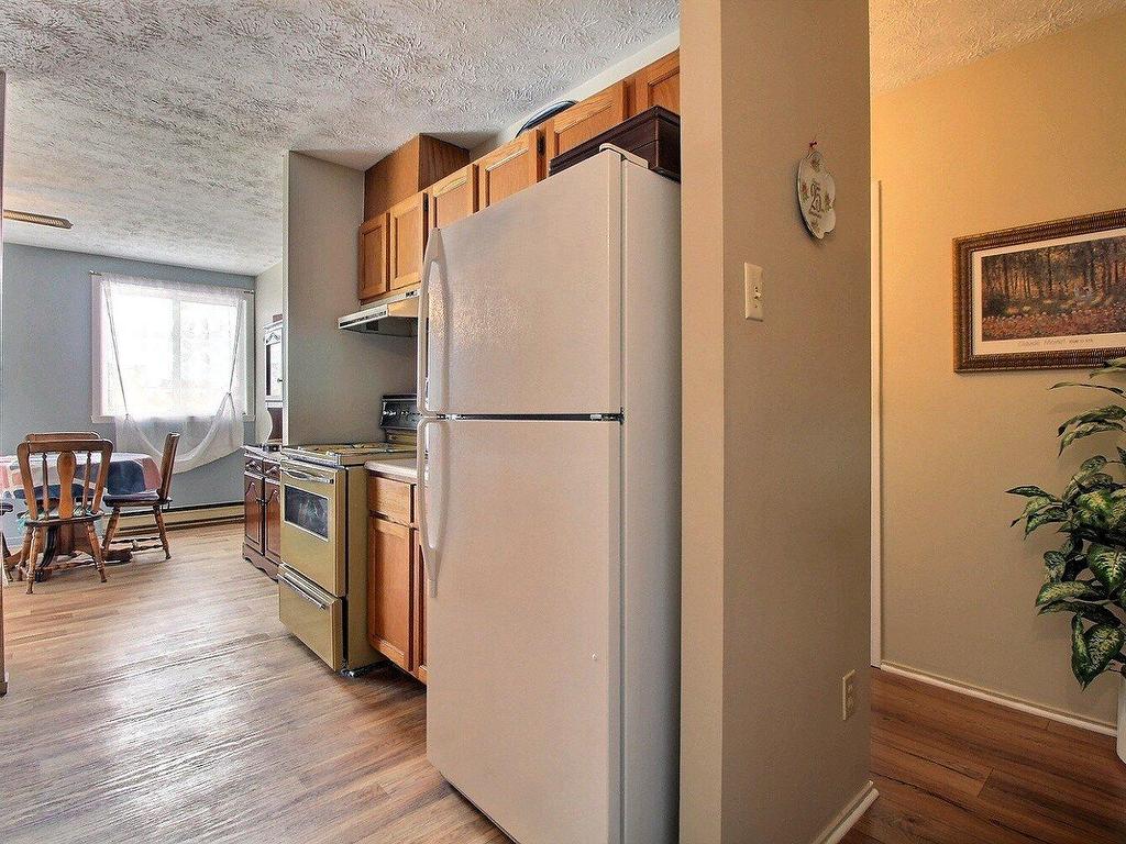 









880


Rue de Nemours

, 27,
Québec (Charlesbourg),




QC
G1H7B3

