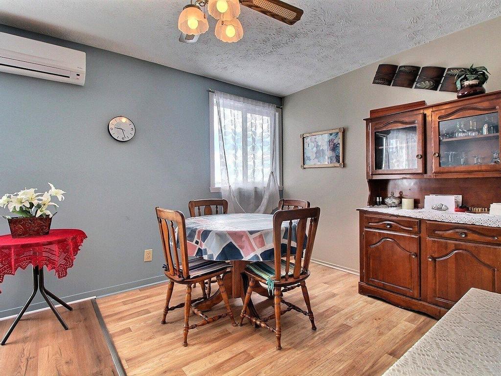 









880


Rue de Nemours

, 27,
Québec (Charlesbourg),




QC
G1H7B3

