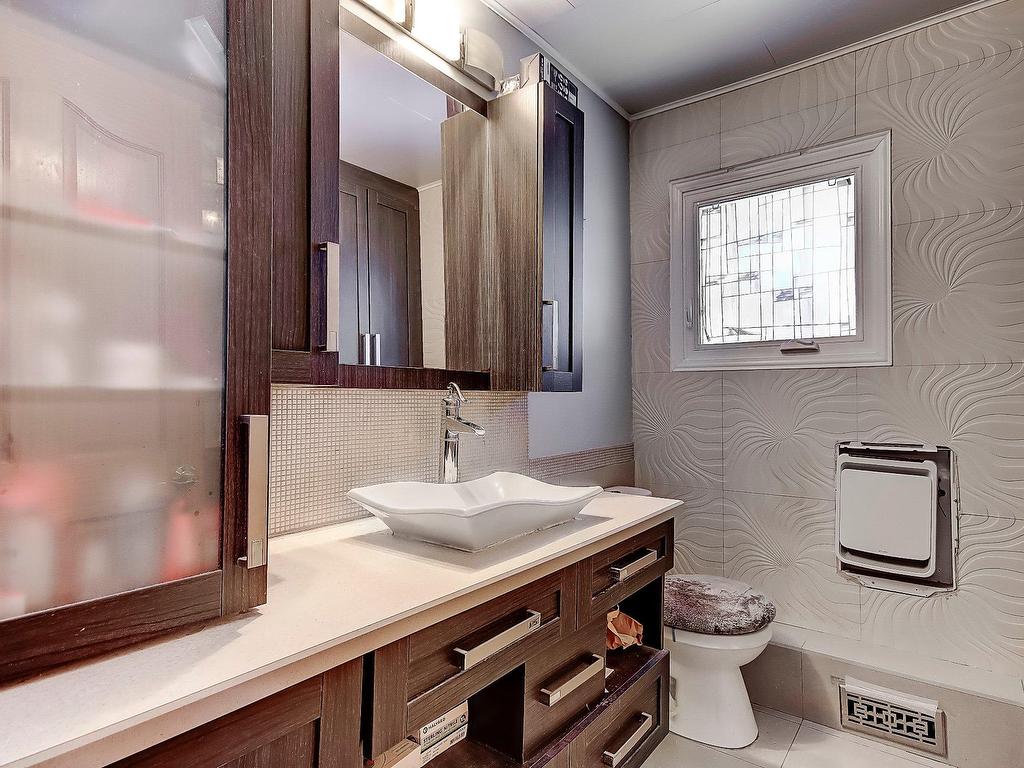 









3950


Boul. Sir-Wilfrid-Laurier

, 431,
Longueuil (Saint-Hubert),




QC
J3Y5Y9

