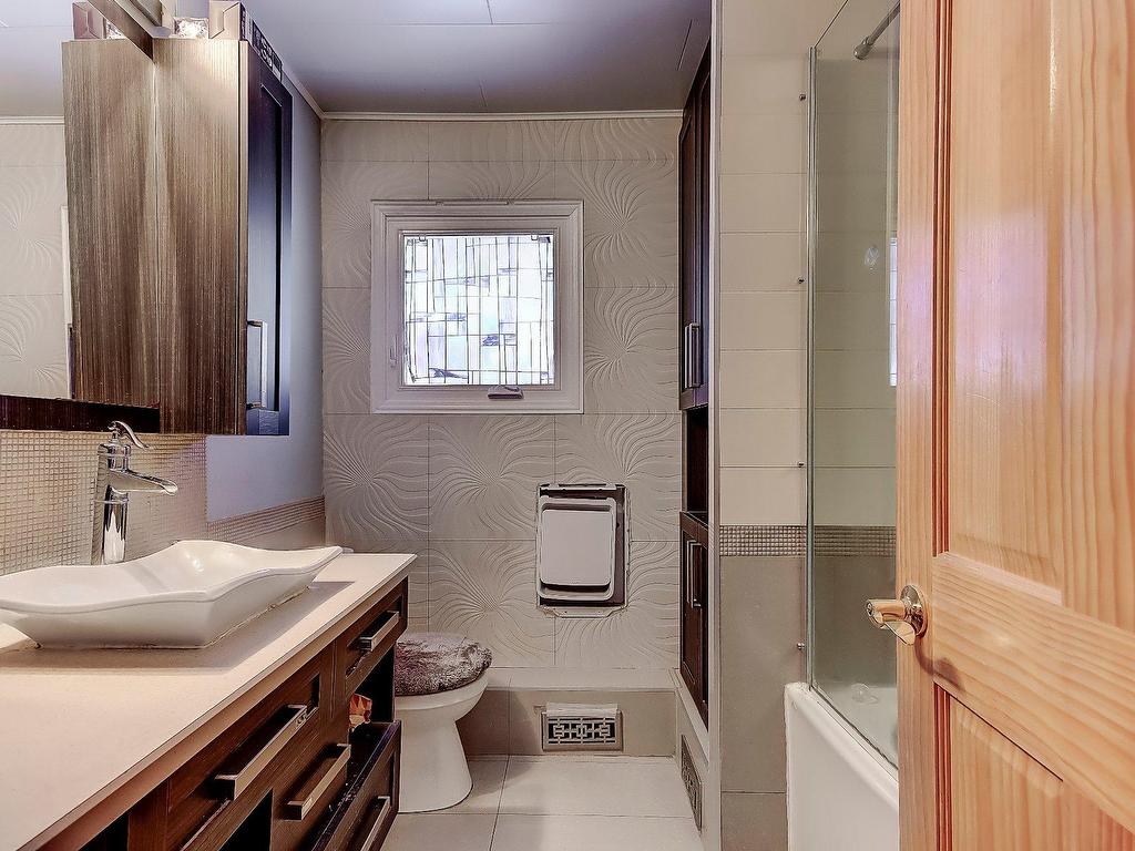 









3950


Boul. Sir-Wilfrid-Laurier

, 431,
Longueuil (Saint-Hubert),




QC
J3Y5Y9

