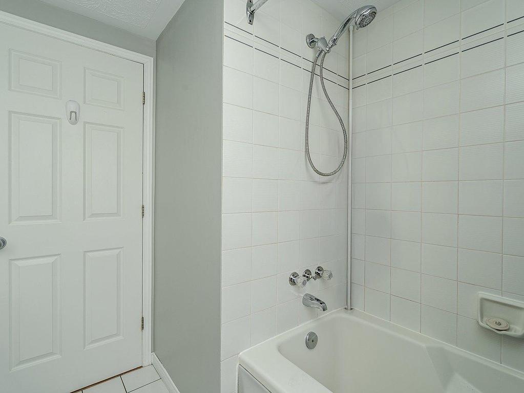 









915


Rue Jovette-Bernier

, 102,
Sherbrooke (Les Nations),




QC
J1J4M1

